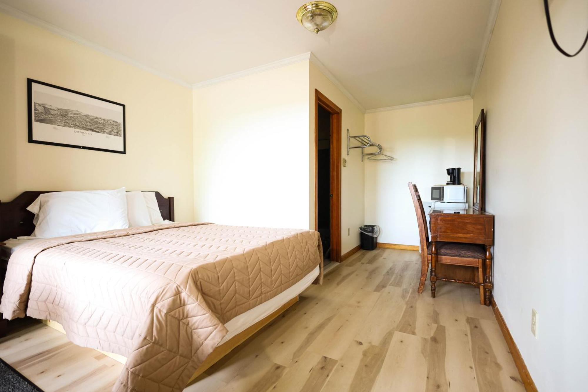 Chatham Travel Lodge Old Chatham Экстерьер фото