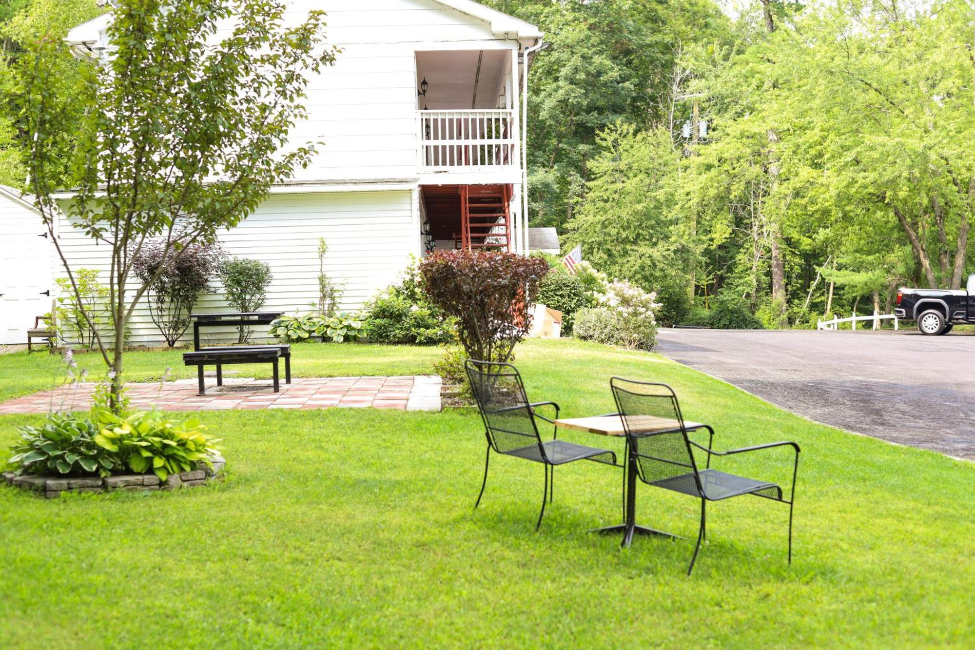 Chatham Travel Lodge Old Chatham Экстерьер фото