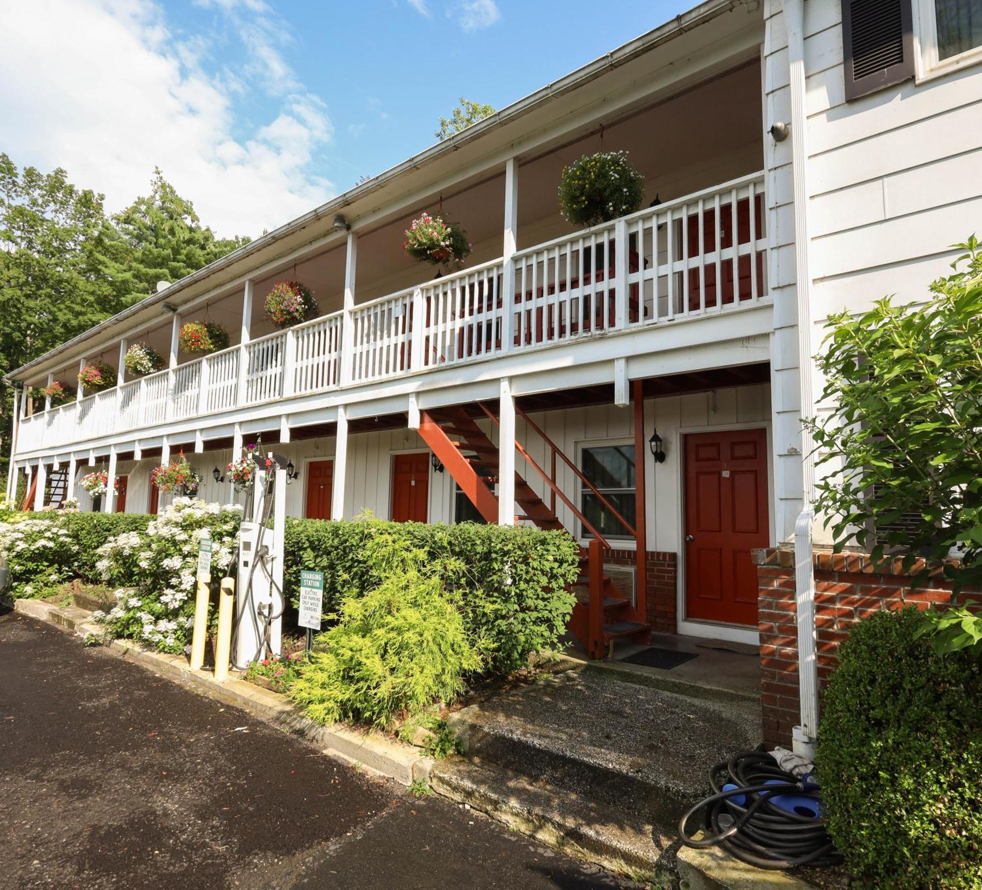 Chatham Travel Lodge Old Chatham Экстерьер фото