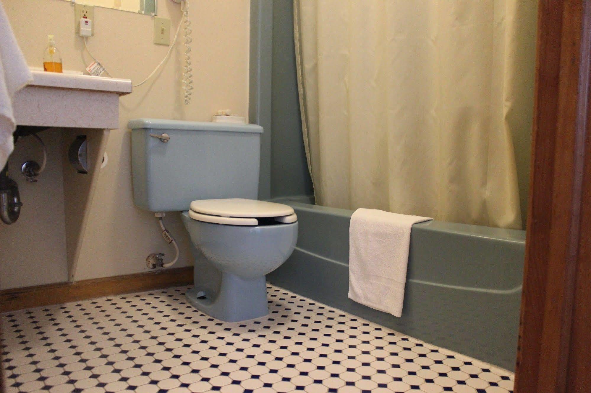 Chatham Travel Lodge Old Chatham Экстерьер фото