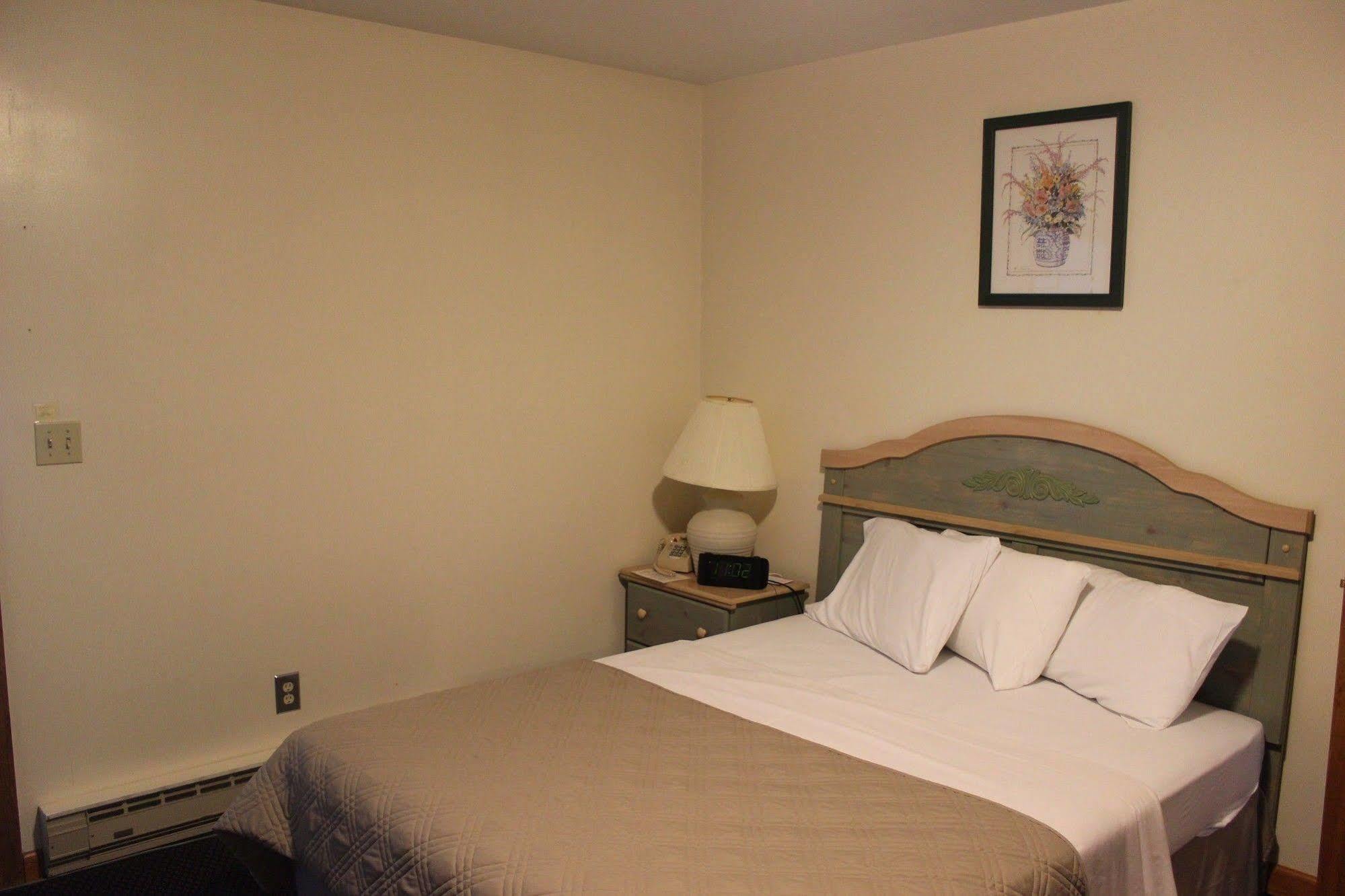 Chatham Travel Lodge Old Chatham Экстерьер фото