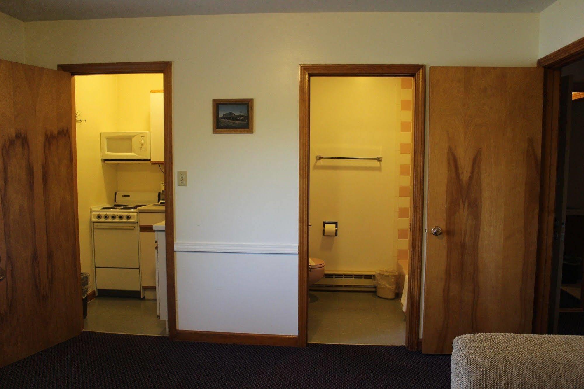 Chatham Travel Lodge Old Chatham Экстерьер фото