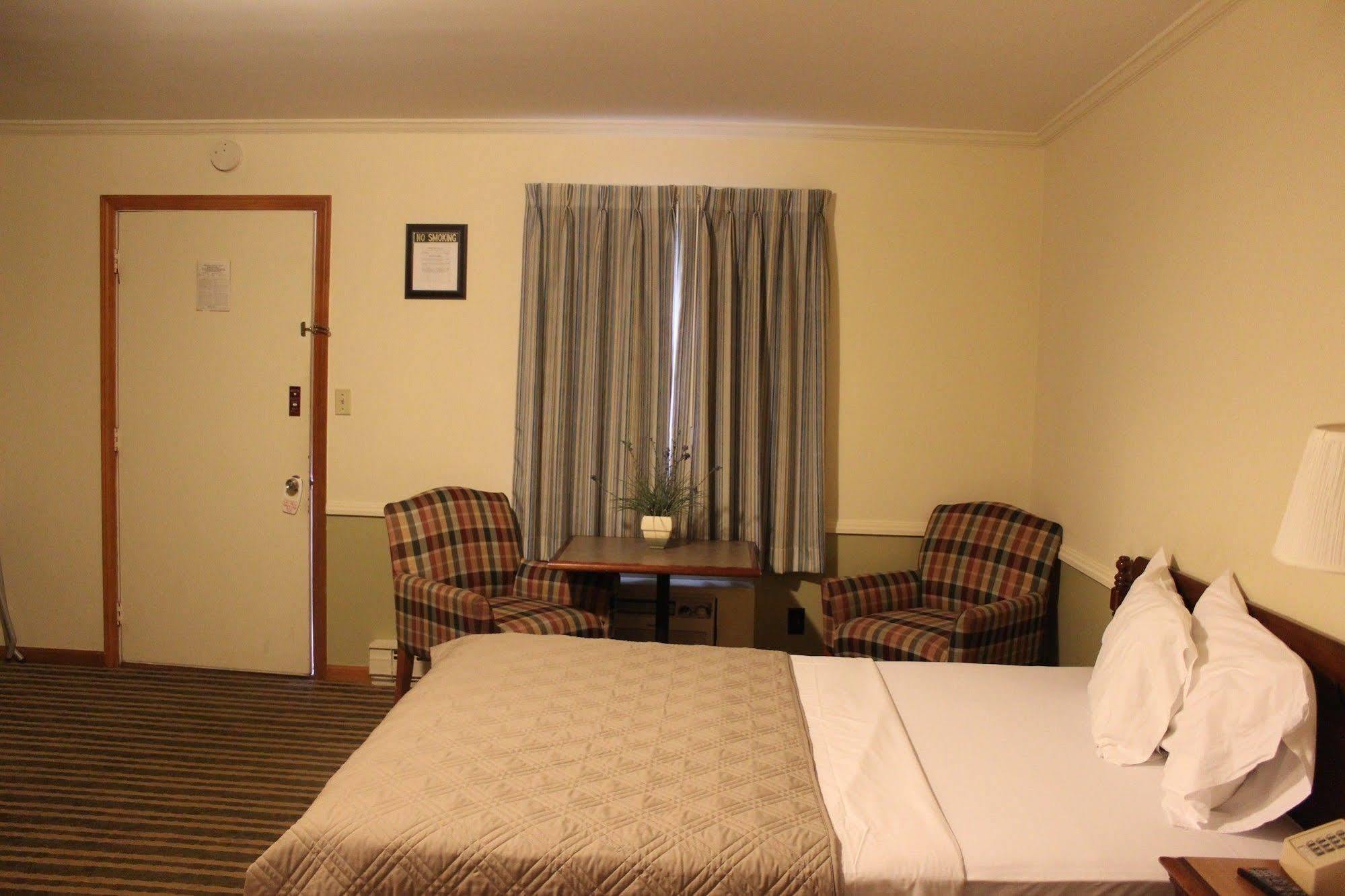 Chatham Travel Lodge Old Chatham Экстерьер фото