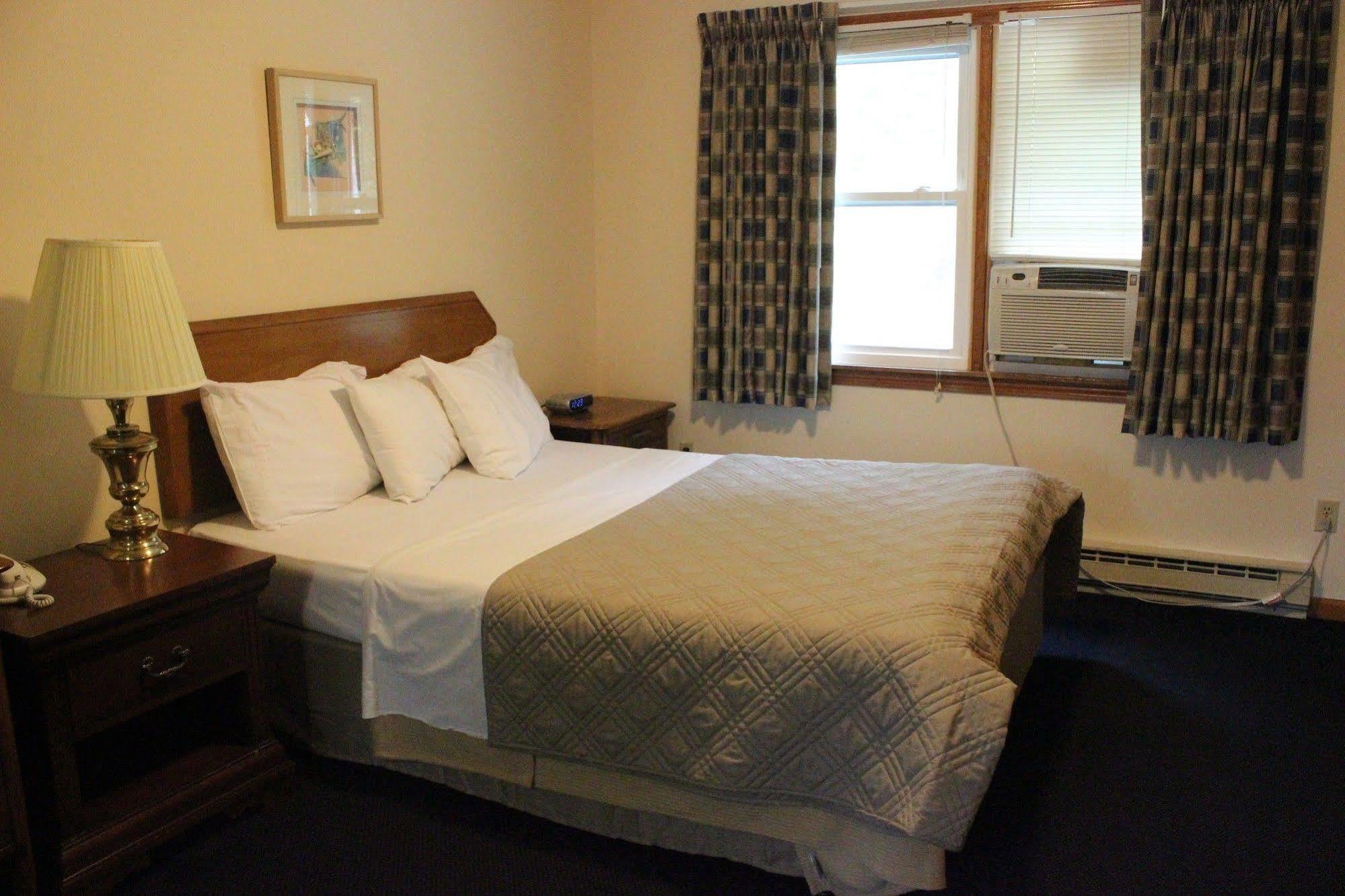 Chatham Travel Lodge Old Chatham Экстерьер фото